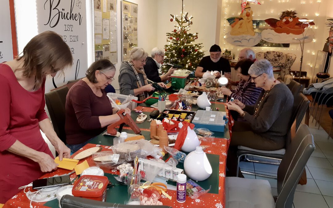 Seniorenbasteln zum Advent mit Marianne Seitz von der Bastelstube Marianne